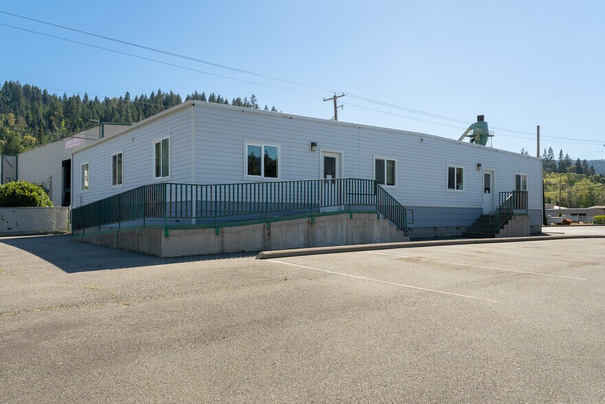 More Photos Of 2665 Glendale Valley Rd, Glendale Office For Sale