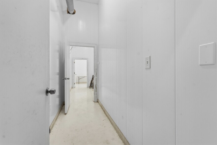 More Photos Of 22900 W Skelly Rd, Haskell Light Manufacturing For Sale