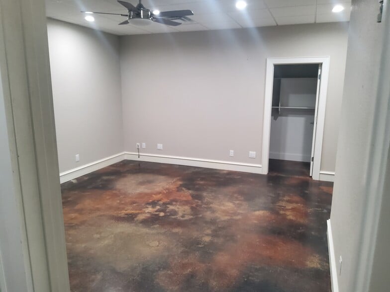 More Photos Of 10620 AR-72W, Bentonville Office For Lease