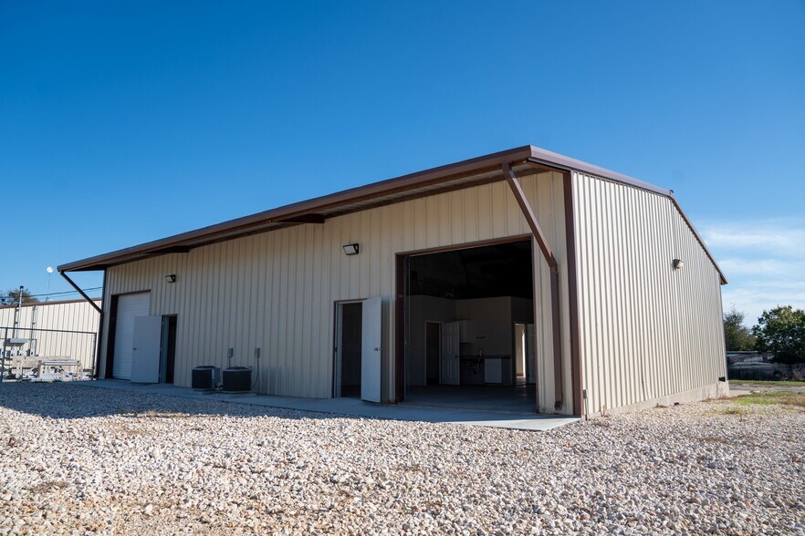 More Photos Of 2550 County Road 279, Leander Freestanding For Lease