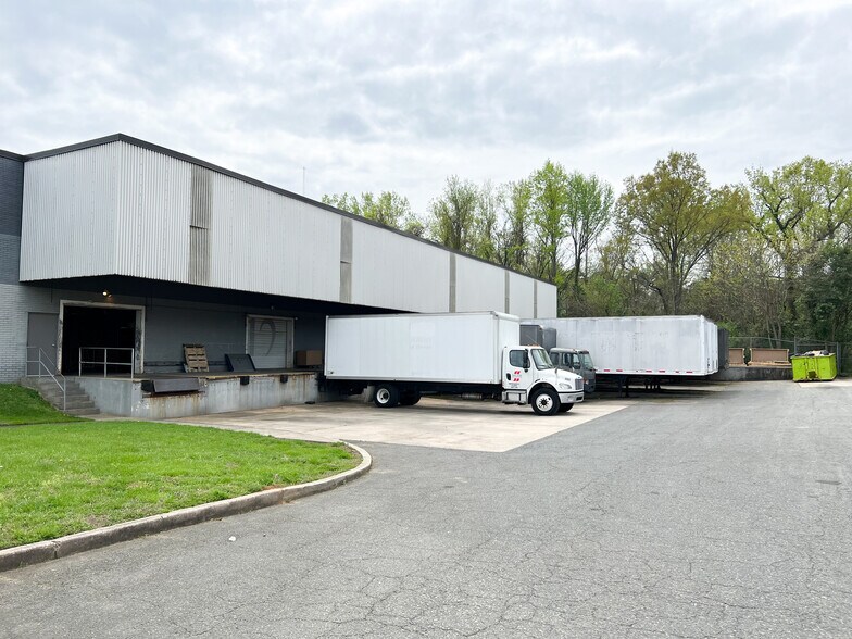 More Photos Of 1949 Freedom Dr, Charlotte Distribution For Lease