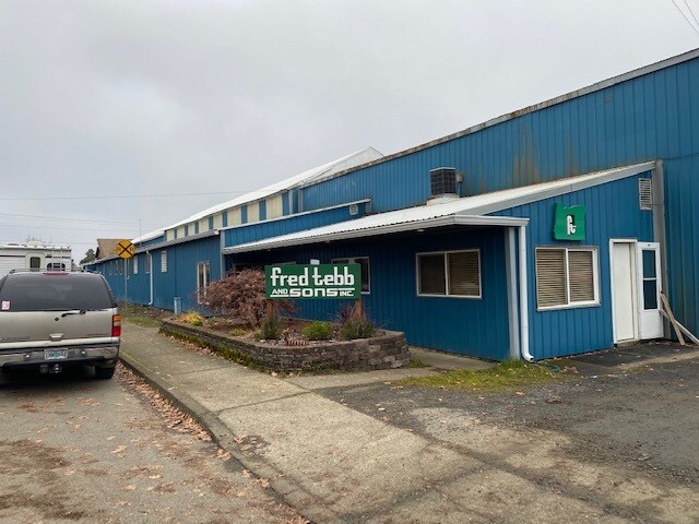Primary Photo Of 1415 SE Holman Ave, Dallas Warehouse For Sale