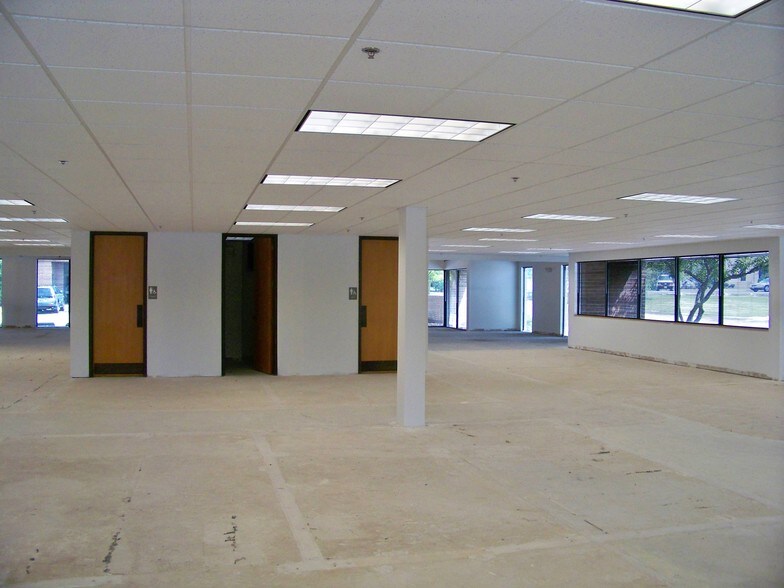 More Photos Of 2600 Warrenville Rd, Downers Grove Office For Lease