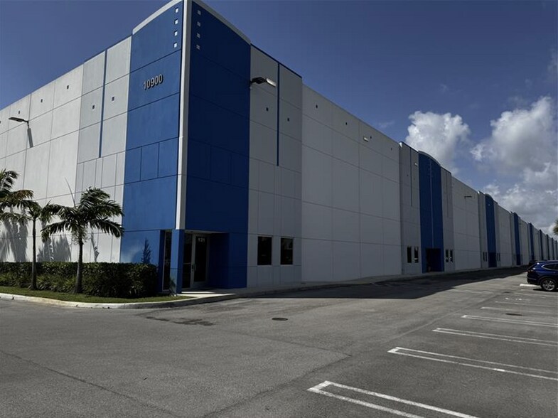 More Photos Of 10900 NW 146th St, Hialeah Gardens Warehouse For Lease