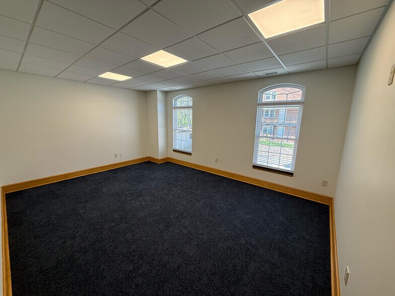 More Photos Of 870 W King St, Boone Office Residential For Lease