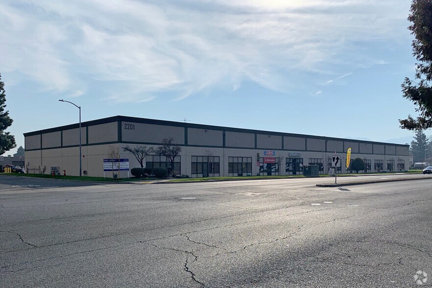 More Photos Of 2201 Harbor St, Pittsburg Warehouse For Lease