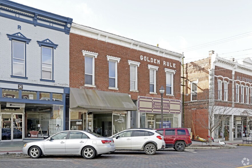 More Photos Of 112 W Walnut St, Rogers Storefront Retail Office For Lease