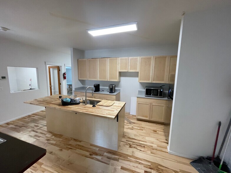 More Photos Of 1800 Richards Rd, Bellevue Warehouse For Sale