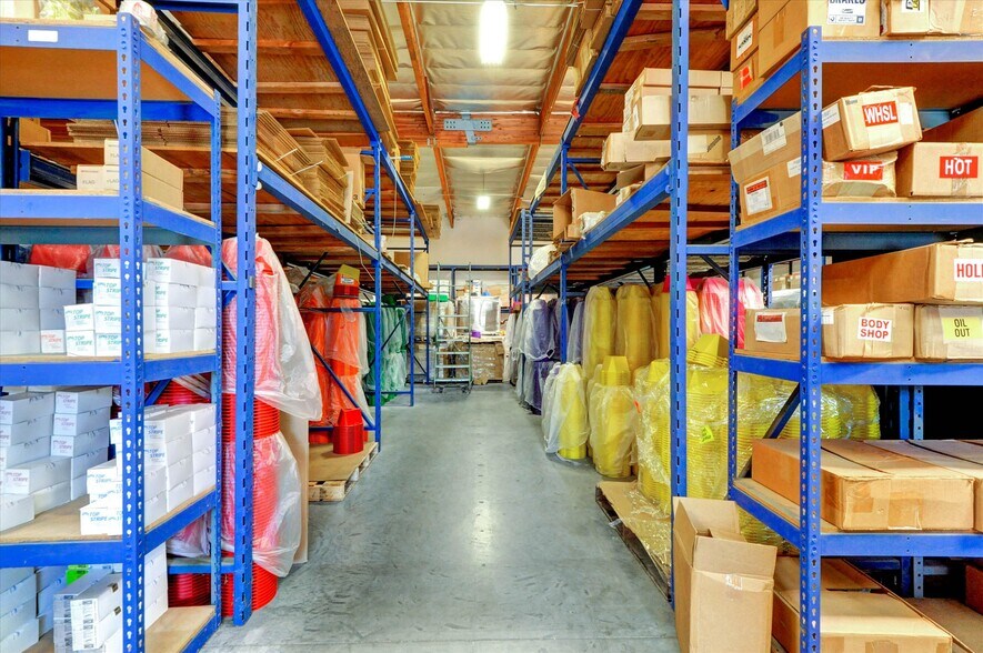 More Photos Of 920 W 10th St, Azusa Warehouse For Sale