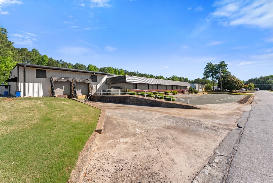 More Photos Of 154 Industrial Park Cir, Lawrenceville Warehouse For Lease