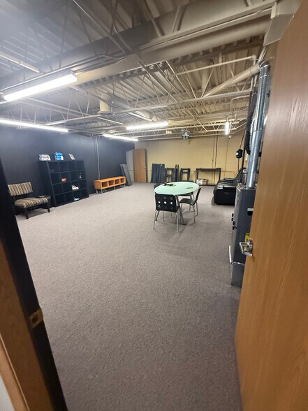 More Photos Of 141-161 Covington Dr, Bloomingdale Light Manufacturing For Lease