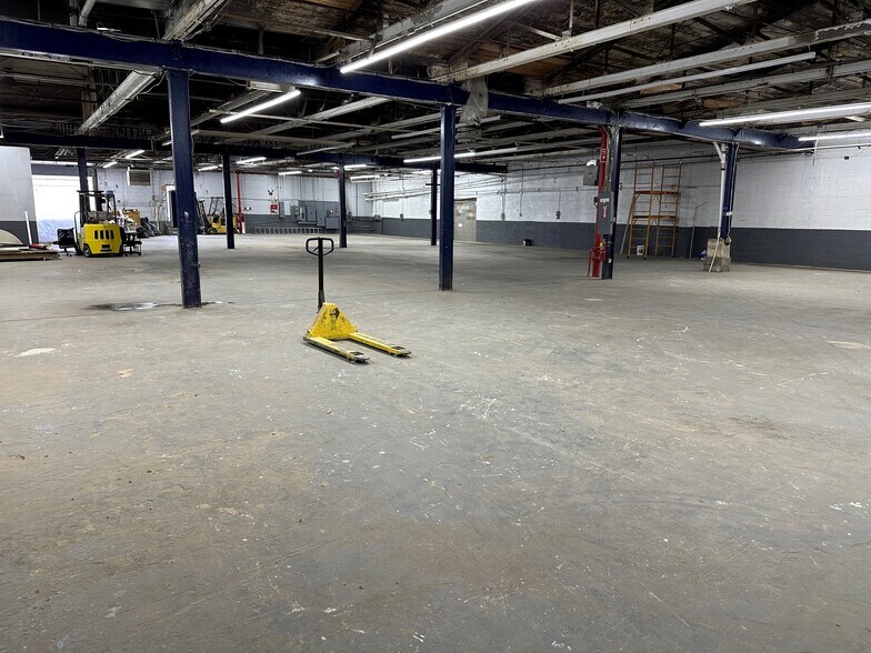 More Photos Of 85 Wagaraw Rd, Hawthorne Manufacturing For Lease