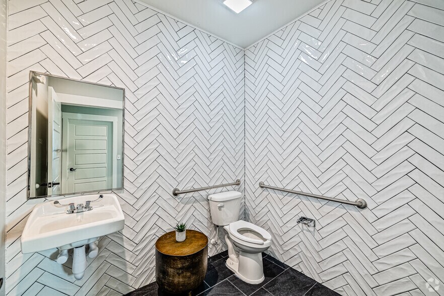 More Photos Of 1615 Corsair Ln, Middleburg Unknown For Lease