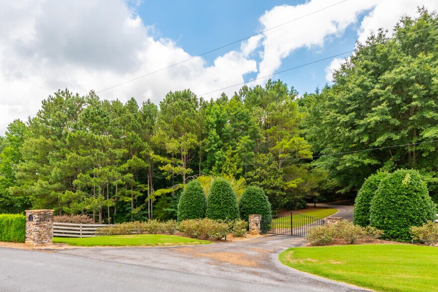 More Photos Of 565 Owens Gin Rd NE, Calhoun Lodge Meeting Hall For Sale