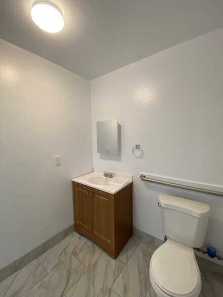 More Photos Of 11232 Vanowen St, North Hollywood Storefront Retail Office For Lease