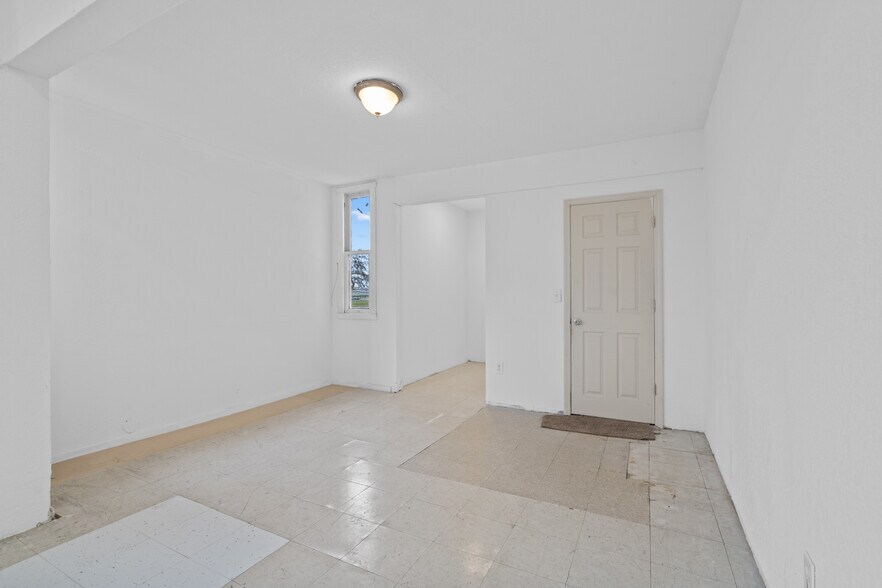 More Photos Of 990 E Hwy 730, Irrigon Storefront Retail Office For Sale