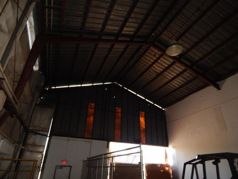 More Photos Of 327 S Fir St, Medford Warehouse For Sale