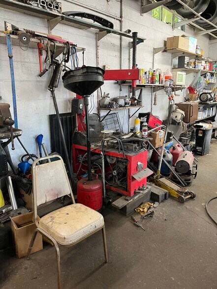 More Photos Of 2403 Mahoning Ave, Youngstown Auto Repair For Sale