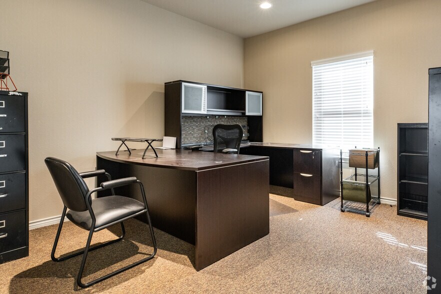 More Photos Of 1464 E Whitestone Blvd, Cedar Park Unknown For Lease