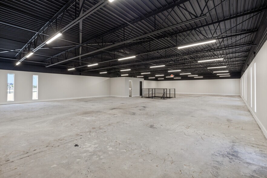 More Photos Of 4200-4202 Wiley Post Rd, Addison Warehouse For Sale