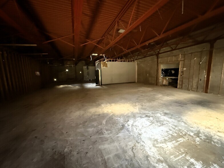 More Photos Of 3402 Richfield Rd, Flint Freestanding For Lease