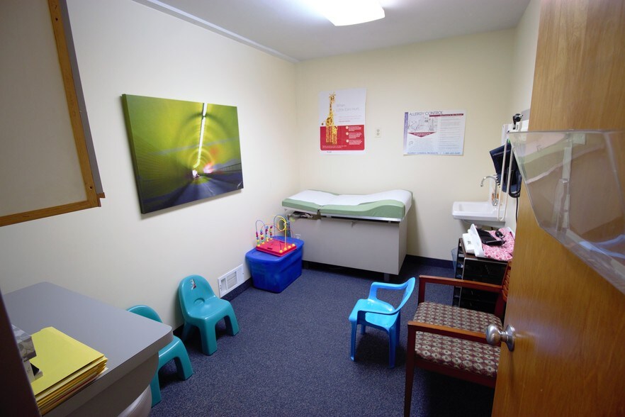 More Photos Of 2211 Lyell Ave, Rochester Medical For Lease