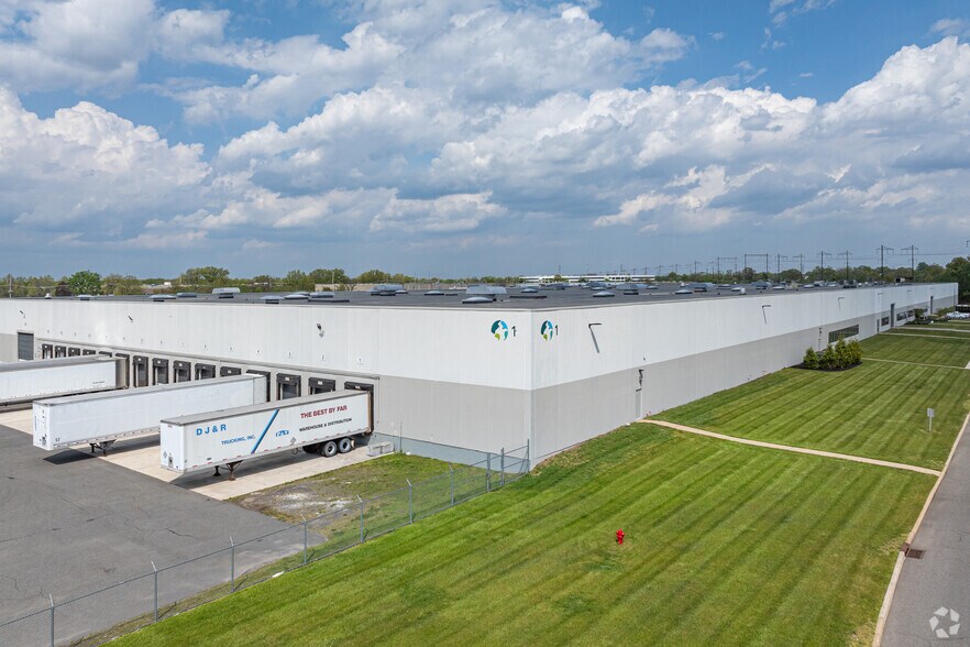 More Photos Of 1 Truman Dr S, Edison Warehouse For Lease