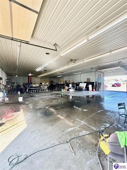 More Photos Of 711 E Broadway St, Campbellsville General Retail For Sale