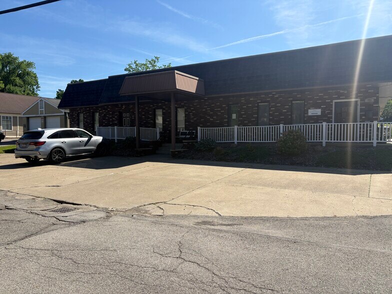 More Photos Of 773 Pershing St, Ellwood City Office For Sale