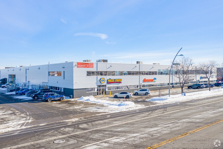 More Photos Of 2995-2999 Boul Le Corbusier, Laval Warehouse For Lease