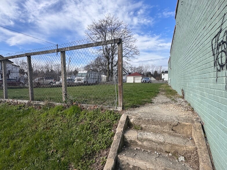 More Photos Of 369-371 S Central Ave, Columbus Bar For Sale