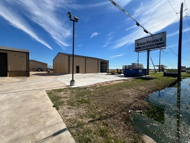 More Photos Of 10011 - B FM 521 Rd, Rosharon Manufacturing For Lease