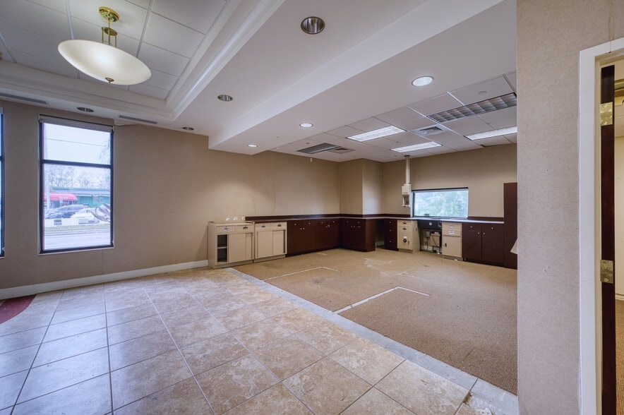 More Photos Of 8200-8250 66th St N, Pinellas Park Unknown For Lease