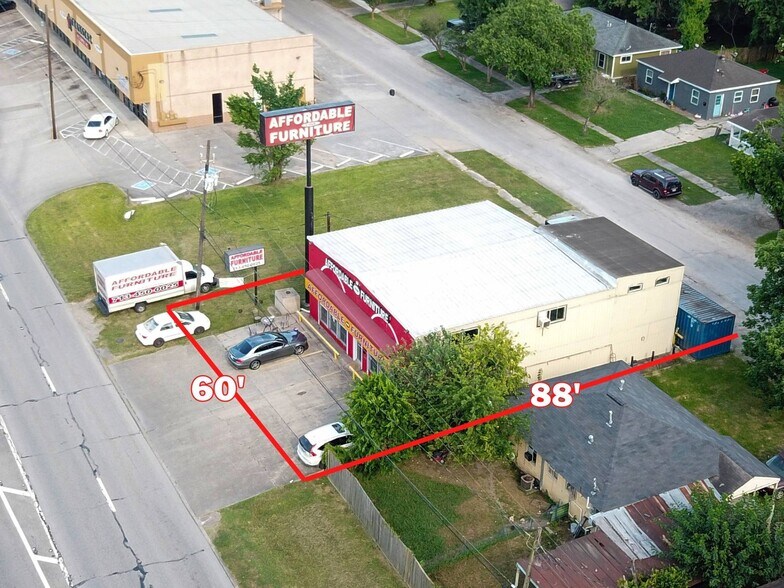 More Photos Of 10722 E I-10 Fwy, Houston Freestanding For Sale