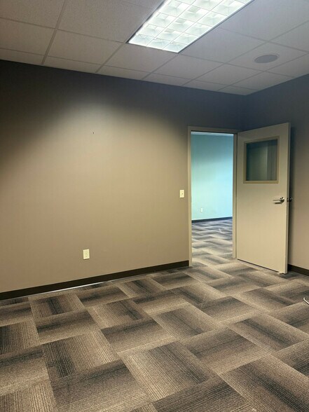 More Photos Of 155 Jefferson Blvd, Warwick Office For Lease