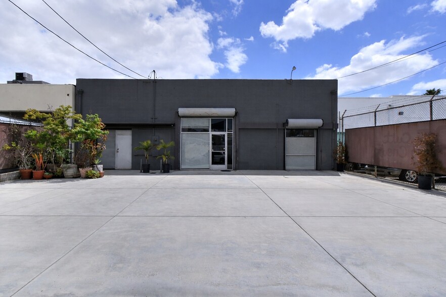Primary Photo Of 1738-1740 Cordova St, Los Angeles Showroom For Lease