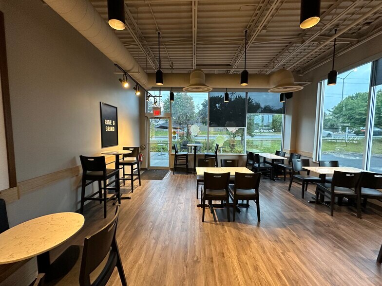 More Photos Of 486 Hazeldean Rd, Ottawa Freestanding For Sale