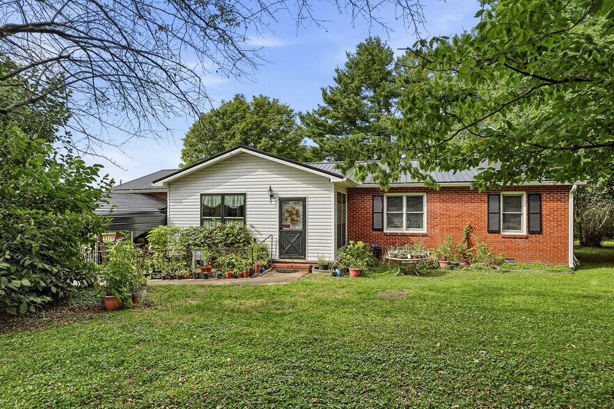 More Photos Of 2650 Cook Rd, Crossville Office For Sale
