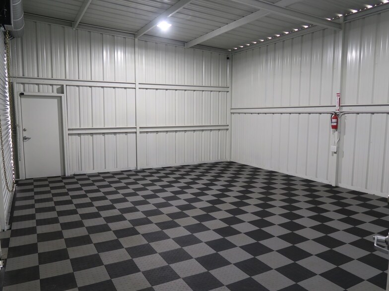 More Photos Of 5711 Star Ln, Houston Service For Lease