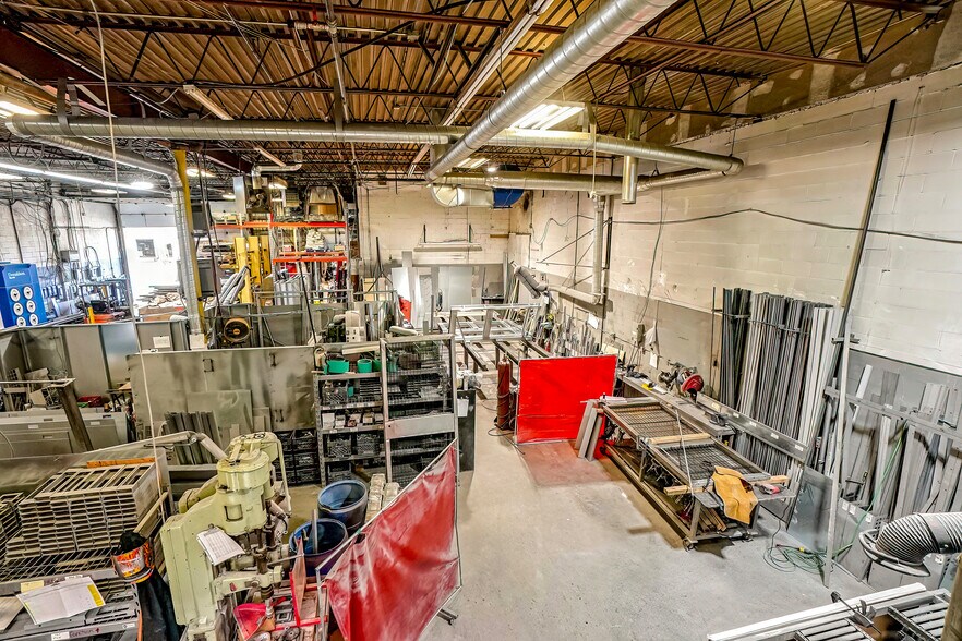 More Photos Of 1390 Rue Newton, Boucherville Flex For Lease