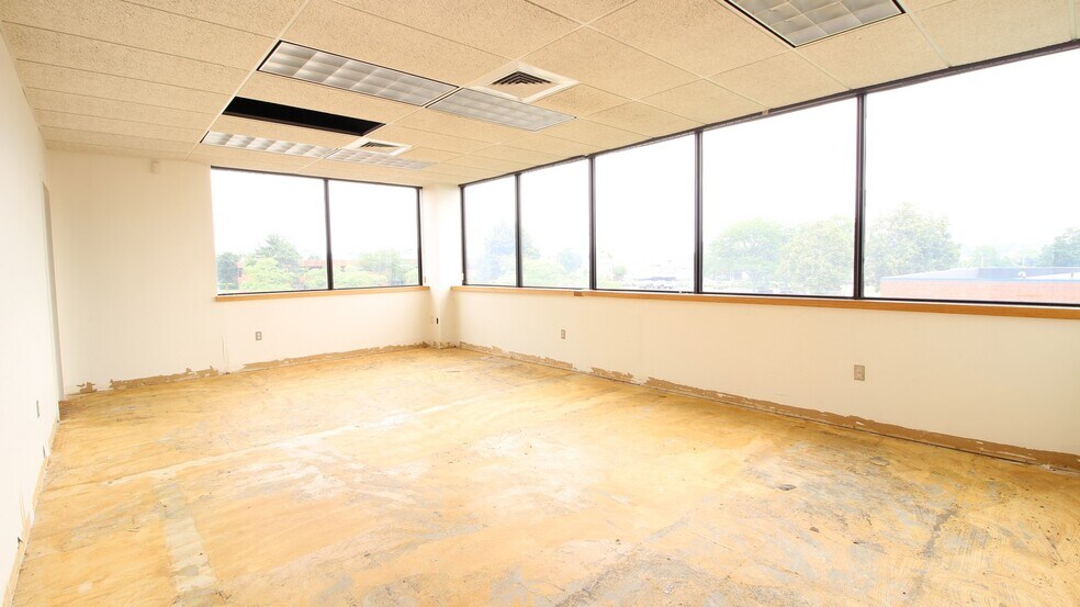 More Photos Of 2 Shaws Cv, New London Medical For Sale