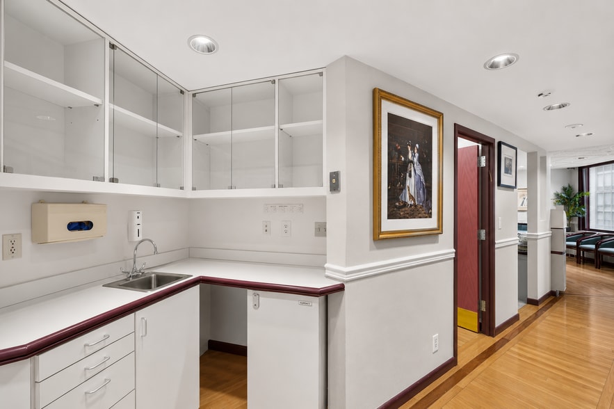 More Photos Of 161 Madison Ave, New York Medical For Sale