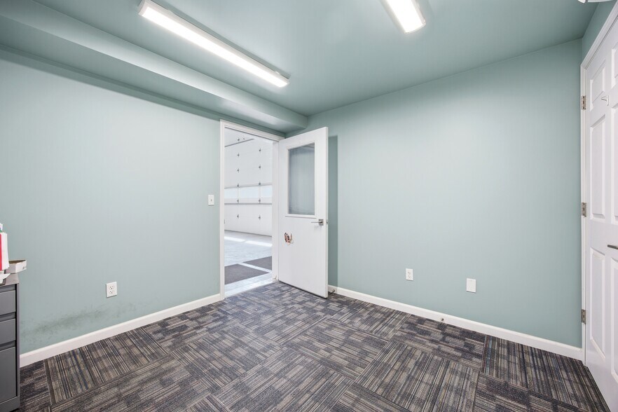 More Photos Of 3320 39th St S, Fargo Warehouse For Sale