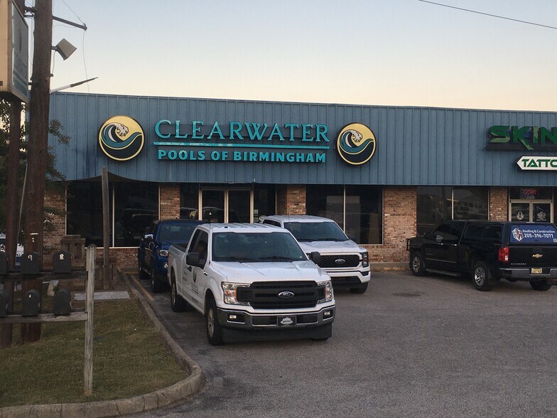 More Photos Of 2169 Pelham Pky, Pelham Service For Lease