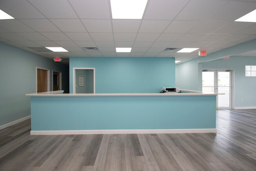 More Photos Of 4535 Tamiami Trl, Port Charlotte Office For Lease