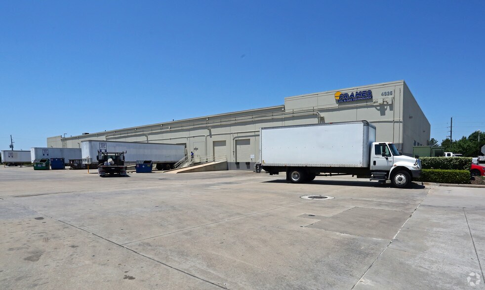 More Photos Of 4325 W Sam Houston Pky N, Houston Flex For Lease
