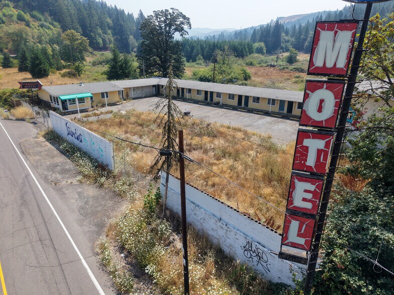 More Photos Of 455 Bear Creek Rd, Cottage Grove Hotel For Sale