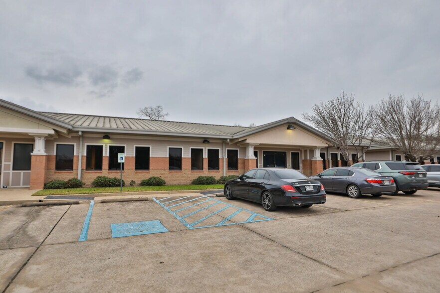More Photos Of 5751 Blythewood St, Houston Medical For Sale