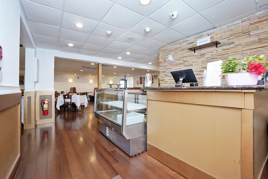 More Photos Of 306 Gatzmer Ave, Jamesburg Restaurant For Lease