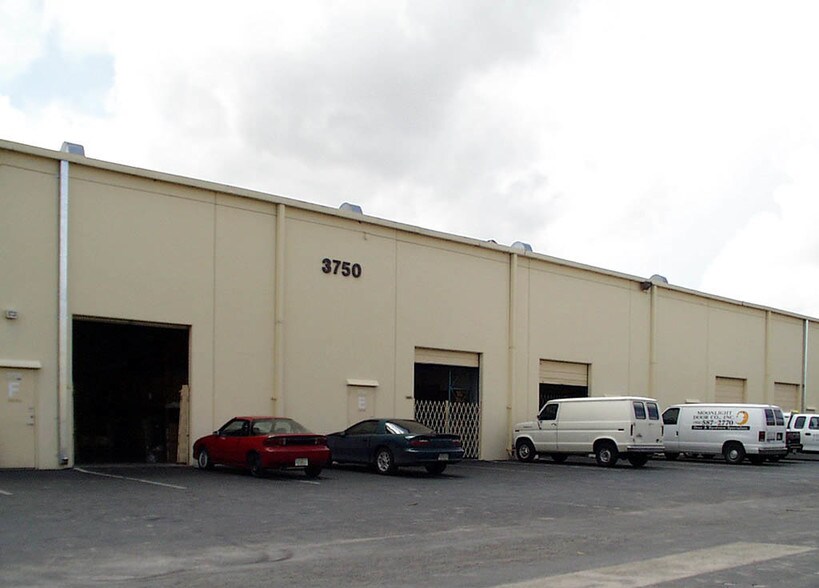 More Photos Of 3750 Hacienda Blvd, Davie Warehouse For Lease